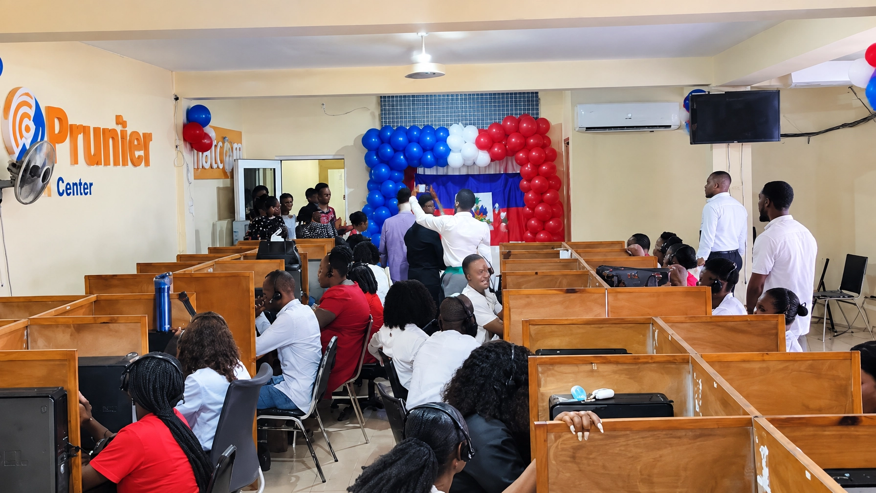 Operaciones del call center Prunier durante la celebración del 18 de mayo